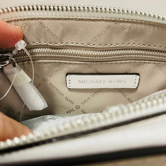 NWT Michael Kors Hope Medium Saffiano Leather Messenger Bag In Optic White - Picture 8 of 12